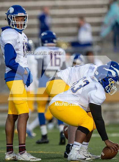 Thumbnail 2 in Omaha North @ Lincoln Southeast photogallery.