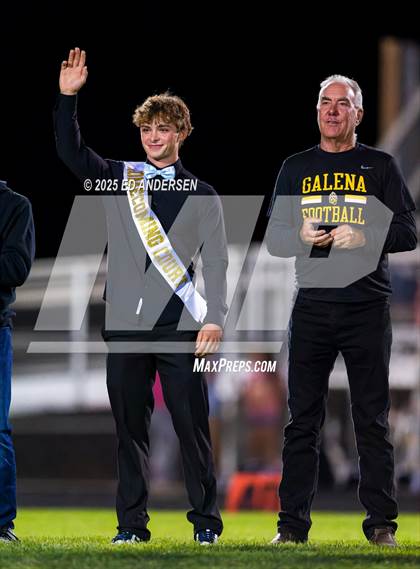 Thumbnail 1 in Hug @ Galena photogallery.