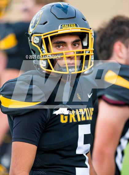 Thumbnail 2 in Hug @ Galena photogallery.