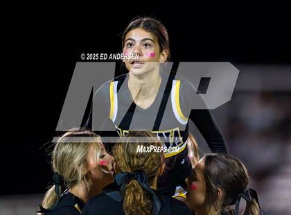 Thumbnail 1 in Hug @ Galena photogallery.