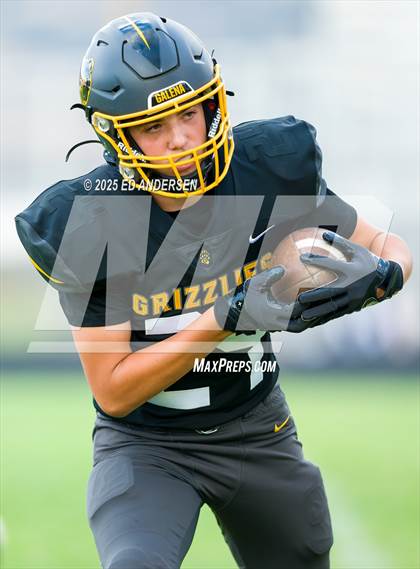 Thumbnail 3 in Hug @ Galena photogallery.