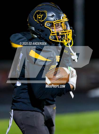 Thumbnail 3 in Hug @ Galena photogallery.