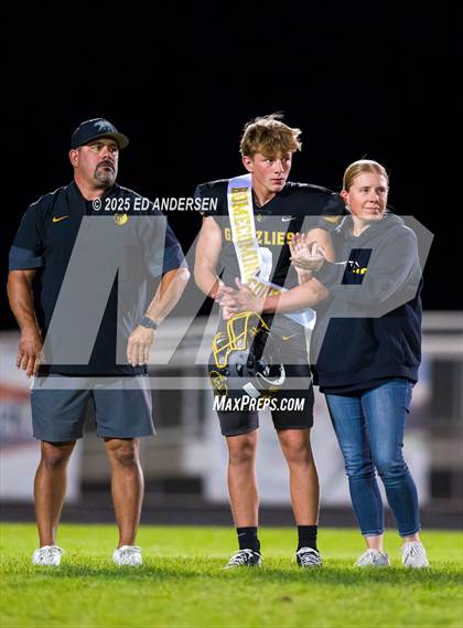 Thumbnail 3 in Hug @ Galena photogallery.