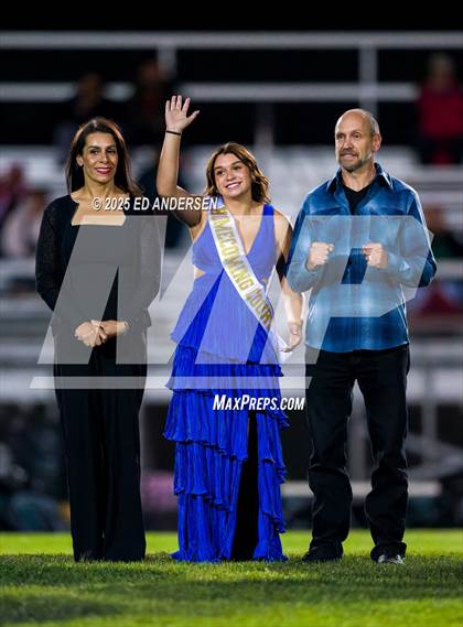 Thumbnail 1 in Hug @ Galena photogallery.