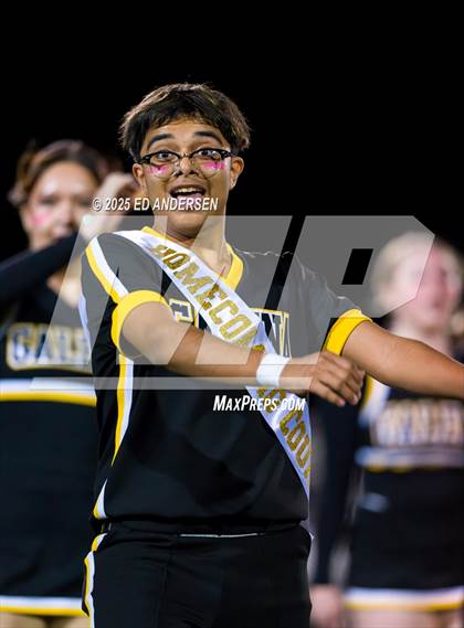 Thumbnail 1 in Hug @ Galena photogallery.