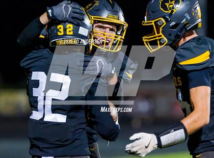 Thumbnail 2 in Hug @ Galena photogallery.