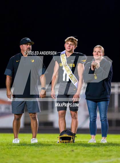 Thumbnail 3 in Hug @ Galena photogallery.