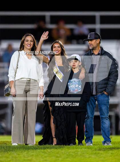 Thumbnail 2 in Hug @ Galena photogallery.