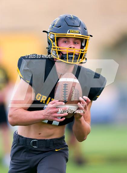 Thumbnail 2 in Hug @ Galena photogallery.