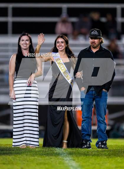 Thumbnail 3 in Hug @ Galena photogallery.