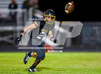 Thumbnail 2 in Hug @ Galena photogallery.