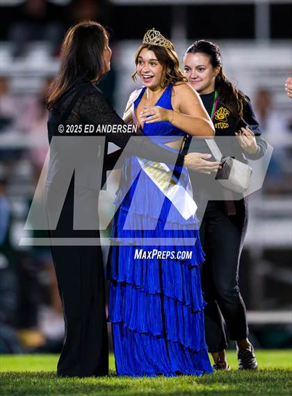 Thumbnail 2 in Hug @ Galena photogallery.