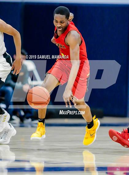 Thumbnail 1 in Fairfax vs. Santa Clarita Christian (Sierra Canyon Super Showcase) photogallery.