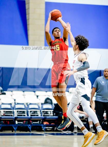 Thumbnail 2 in Fairfax vs. Santa Clarita Christian (Sierra Canyon Super Showcase) photogallery.