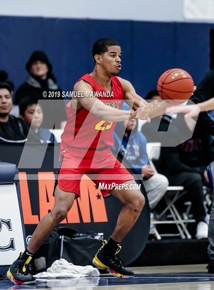 Thumbnail 2 in Fairfax vs. Santa Clarita Christian (Sierra Canyon Super Showcase) photogallery.
