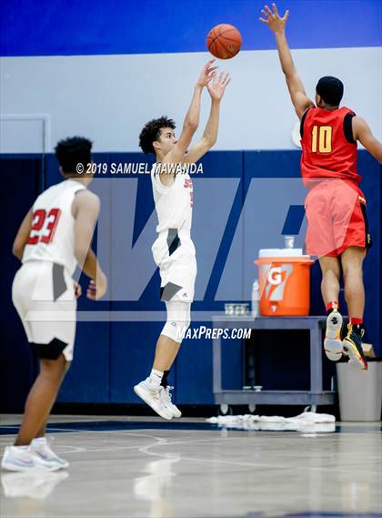 Thumbnail 3 in Fairfax vs. Santa Clarita Christian (Sierra Canyon Super Showcase) photogallery.