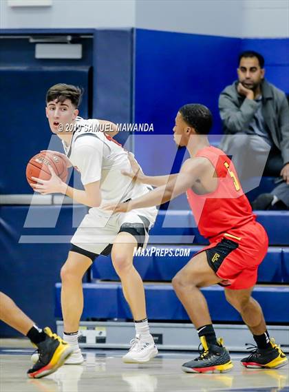 Thumbnail 2 in Fairfax vs. Santa Clarita Christian (Sierra Canyon Super Showcase) photogallery.