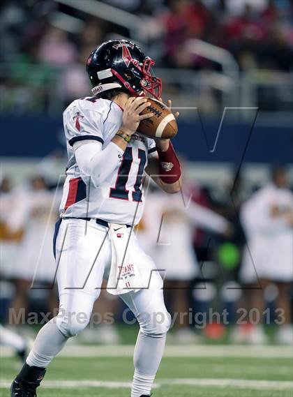 Thumbnail 3 in Centennial vs. South Oak Cliff (UIL 4A Area Playoff) photogallery.