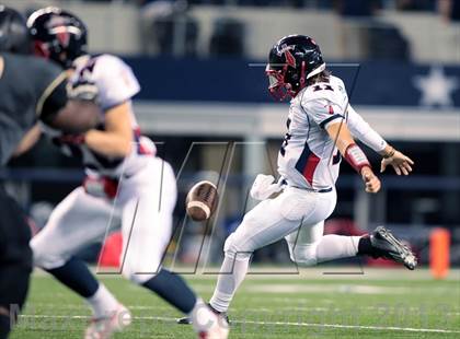 Thumbnail 2 in Centennial vs. South Oak Cliff (UIL 4A Area Playoff) photogallery.