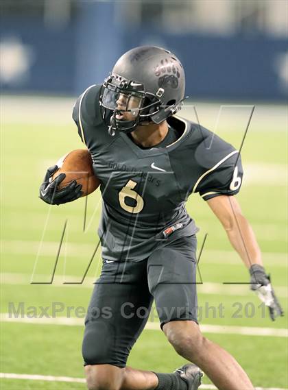 Thumbnail 2 in Centennial vs. South Oak Cliff (UIL 4A Area Playoff) photogallery.