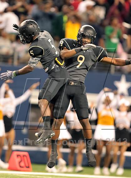 Thumbnail 1 in Centennial vs. South Oak Cliff (UIL 4A Area Playoff) photogallery.