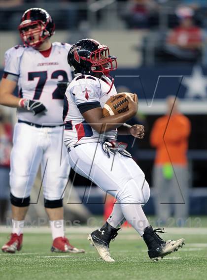 Thumbnail 2 in Centennial vs. South Oak Cliff (UIL 4A Area Playoff) photogallery.