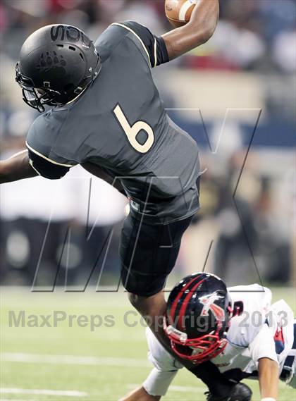 Thumbnail 2 in Centennial vs. South Oak Cliff (UIL 4A Area Playoff) photogallery.