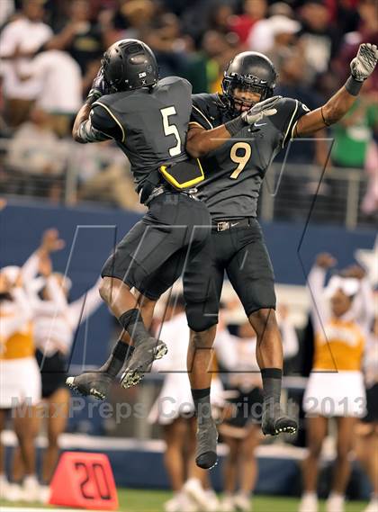 Thumbnail 3 in Centennial vs. South Oak Cliff (UIL 4A Area Playoff) photogallery.