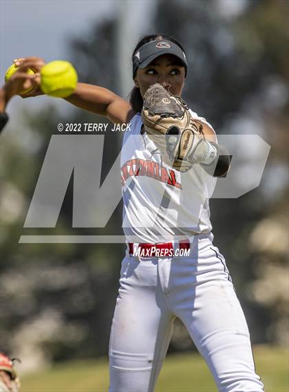 Thumbnail 3 in Capistrano Valley vs. Centennial photogallery.