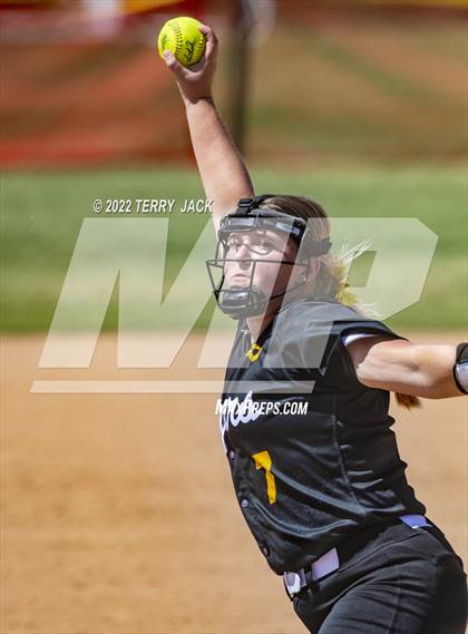 Thumbnail 2 in Capistrano Valley vs. Centennial photogallery.