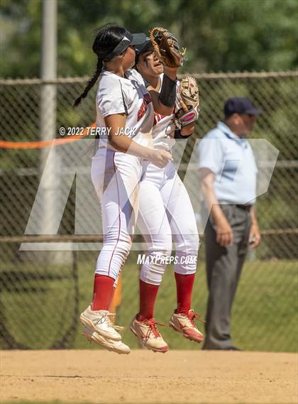 Thumbnail 2 in Capistrano Valley vs. Centennial photogallery.