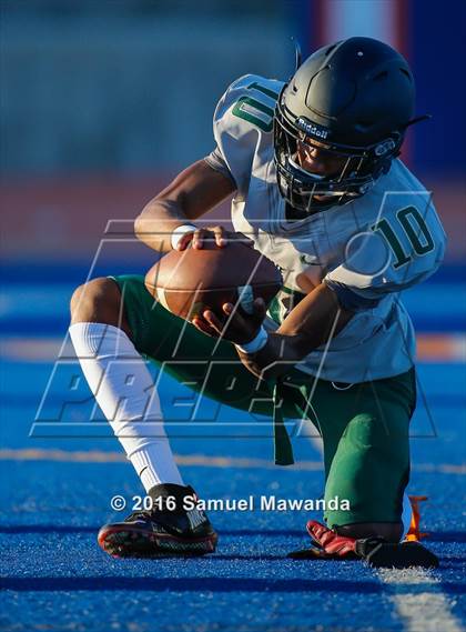 Thumbnail 2 in Narbonne @ Chaminade (Scrimmage) photogallery.