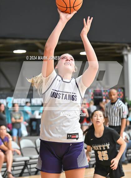 Thumbnail 1 in Archbishop Mitty vs. Mater Dei (Section 7) photogallery.