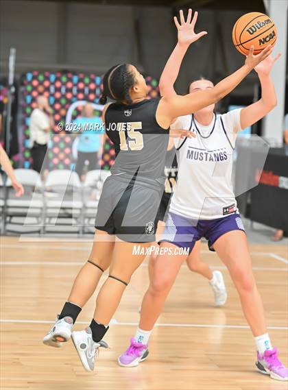 Thumbnail 2 in Archbishop Mitty vs. Mater Dei (Section 7) photogallery.