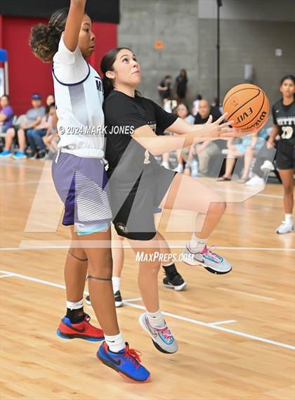 Thumbnail 1 in Archbishop Mitty vs. Mater Dei (Section 7) photogallery.
