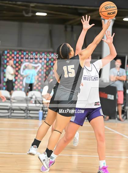 Thumbnail 3 in Archbishop Mitty vs. Mater Dei (Section 7) photogallery.