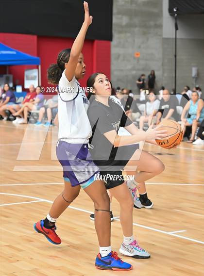 Thumbnail 3 in Archbishop Mitty vs. Mater Dei (Section 7) photogallery.