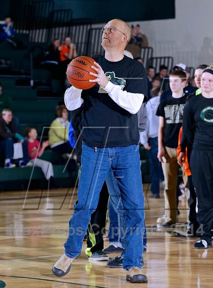 Thumbnail 2 in Unity Christian vs. Zeeland West photogallery.