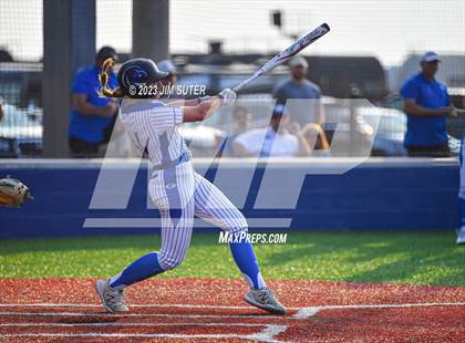 Thumbnail 3 in Georgetown vs Lake Creek (UIL 5A Reg III Final) photogallery.
