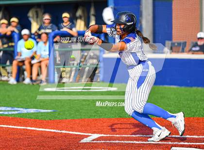 Thumbnail 1 in Georgetown vs Lake Creek (UIL 5A Reg III Final) photogallery.