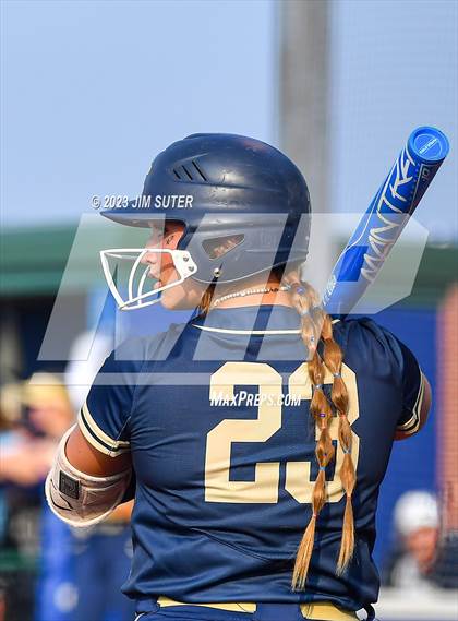 Thumbnail 2 in Georgetown vs Lake Creek (UIL 5A Reg III Final) photogallery.