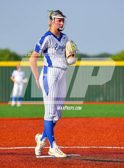 Thumbnail 2 in Georgetown vs Lake Creek (UIL 5A Reg III Final) photogallery.