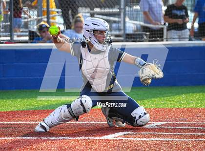 Thumbnail 2 in Georgetown vs Lake Creek (UIL 5A Reg III Final) photogallery.