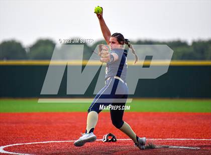 Thumbnail 3 in Georgetown vs Lake Creek (UIL 5A Reg III Final) photogallery.