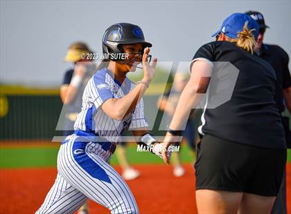 Thumbnail 3 in Georgetown vs Lake Creek (UIL 5A Reg III Final) photogallery.
