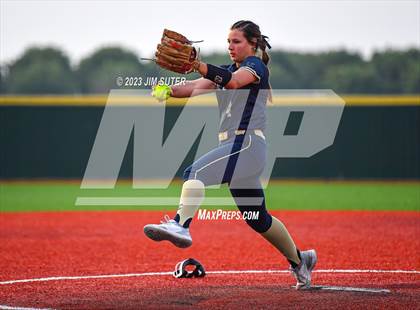 Thumbnail 2 in Georgetown vs Lake Creek (UIL 5A Reg III Final) photogallery.