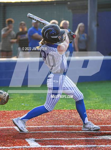 Thumbnail 2 in Georgetown vs Lake Creek (UIL 5A Reg III Final) photogallery.
