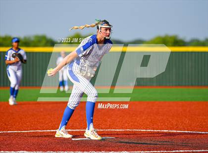 Thumbnail 3 in Georgetown vs Lake Creek (UIL 5A Reg III Final) photogallery.