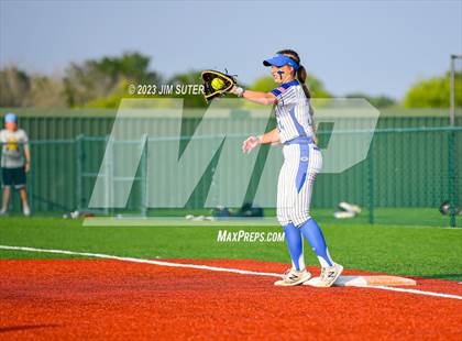Thumbnail 2 in Georgetown vs Lake Creek (UIL 5A Reg III Final) photogallery.