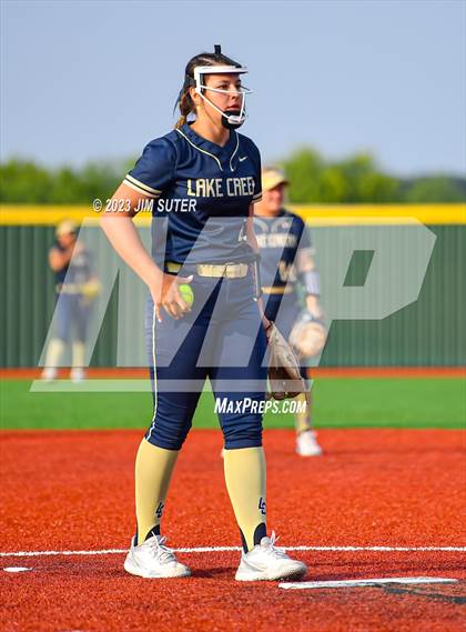 Thumbnail 2 in Georgetown vs Lake Creek (UIL 5A Reg III Final) photogallery.